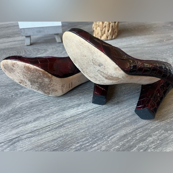 Anne Klein real patent leather crocodile pattern pump. Made in Italy. Size 7 - Picture 6 of 7